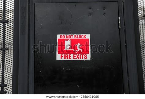 Best Egress Signs Royalty-Free Images, Stock Photos & Pictures | Shutterstock