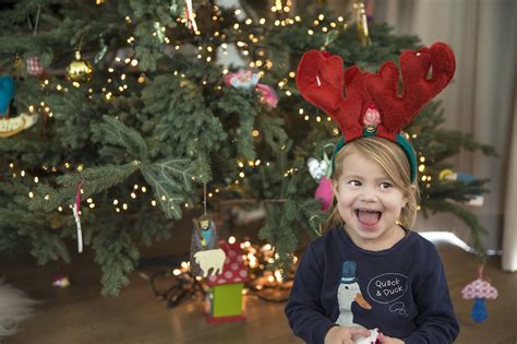 Waarom een plastieken kerstboom heel oké is Mamabaas