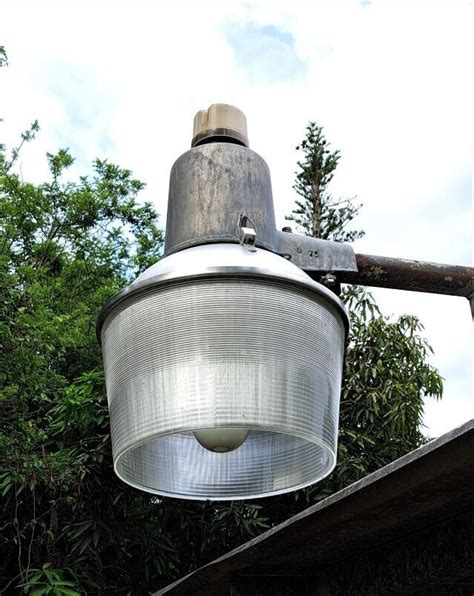 Dusk To Dawn Barn Light W V Mercury Vapor Lamp Vintage Norelco