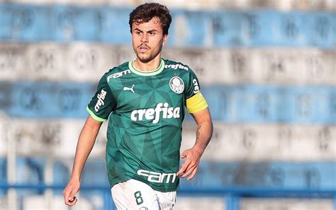 Palmeiras Segura Empr Stimo De Pedro Lima Para O Futebol Portugu S