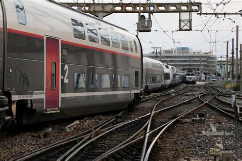 Trafic En Direct Déraillement Dun Train à Marseille Des Tgv