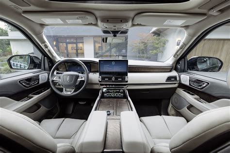 Lincoln Navigator Gets Improved Style And New Technology Slashgear