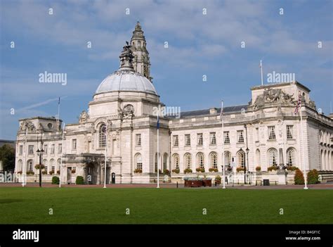 City Hall In Cardiff City Centre Stock Photo Alamy