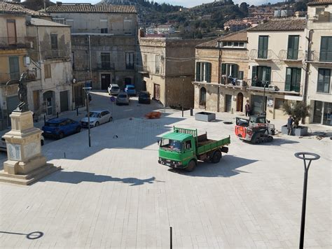 Inizia La Piantumazione Degli Ulivi In Piazza Umberto I Castello