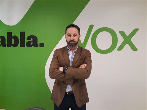 La Junta de PP y Cs con el aval de Vox rediseñan el escudo de