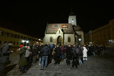 Galerija Možemovci cijelu noć proveli na Markovom trgu Danas