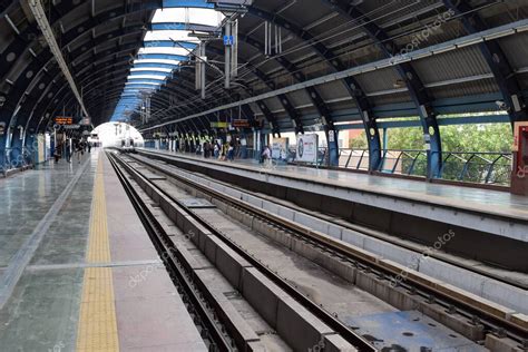 Nueva Delhi India 21 De Junio De 2022 Delhi Metro Tren Que Llega A La