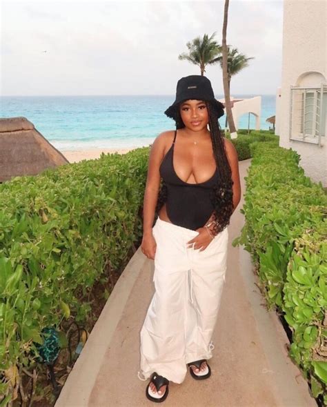 Hot Sexy Layla Crawford Bikini Pics