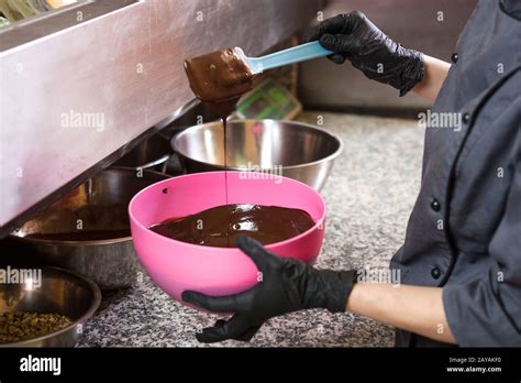 Woman Thick Chocolate Hi Res Stock Photography And Images Alamy