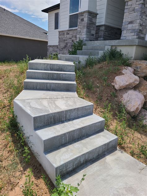 Outdoor steps without rails - InterNACHI®️ Forum
