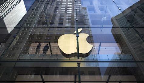 Apple to end credit card partnership with Goldman Sachs - WSJ