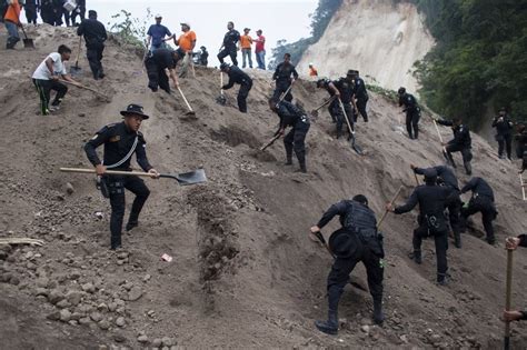 Equipes retomam busca após deslizamento na Guatemala há 450