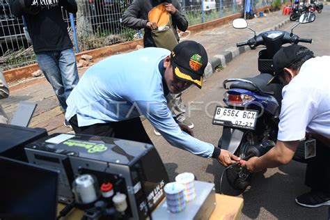 Razia Dan Tilang Uji Emisi Di Jakarta ANTARA Foto