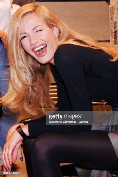 7239 Karen Mulder Fotos Und Hochauflösende Bilder Getty Images