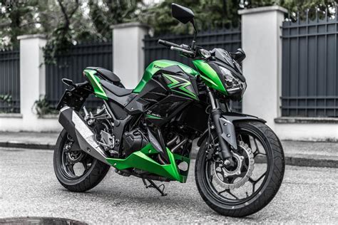 Kawasaki Z300 2015 Action Stills And Details Motorrad Fotos And Motorrad