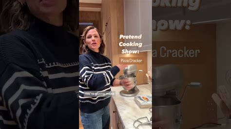 Jennifer Garners Pretend Cooking Show Episode 51 Pizza Cracker