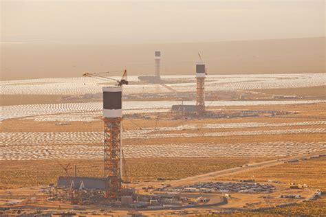 As fotos da maior usina solar do mundo que começou hoje a gerar