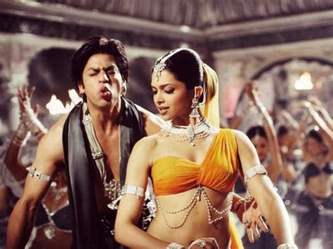 Shahrukh Khan Hints About Om Shanti Om Sequel On Twitter. - Filmibeat