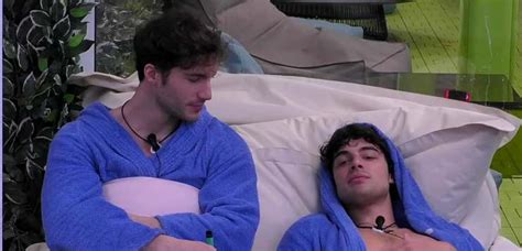 Grande Fratello Incidente Hot In Casa Momenti Di Imbarazzo SulmonaOggi