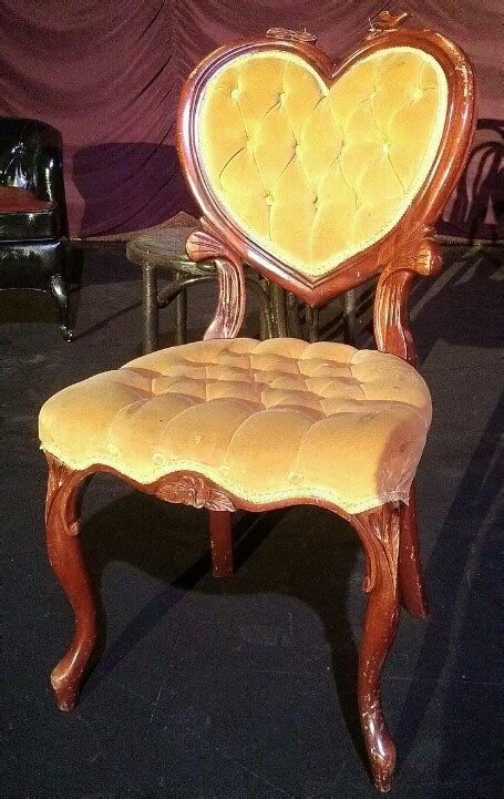 Heart Shaped Chair Cadeiras