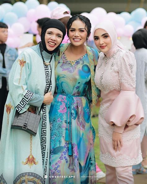 Potret Keluarga Atta Aurel Di Acara Gender Reveal Ngumpul