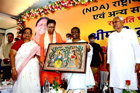 Ndas Presidential Candidate Draupadi Murmu Being Felicitated By Bihar Cm