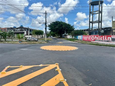 Nova Rotat Ria Instalada Em Cruzamento De Ruas No Bairro Do Grot O