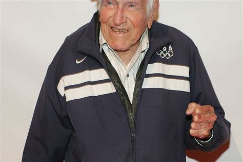 Louis Zamperini Dead Former Olympian And War Hero Dies At 97 The