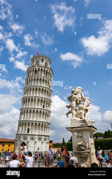 Pisa Italia 19 De Agosto 2016 La Torre De Pisa Es La Torre