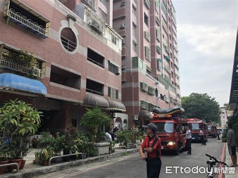 影／高雄民宅火警現場濃煙竄出 住戶急逃出 Ettoday社會新聞 Ettoday新聞雲