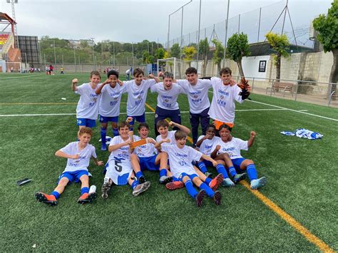 Futbol Base CES on Twitter CAMPIONS Els jugadors de lAleví H