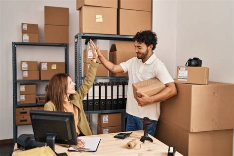 Hombres Y Mujeres Trabajadores De Negocios De Alto Nivel Cinco Con Las