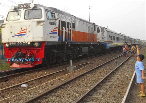 kereta expres kereta api mania