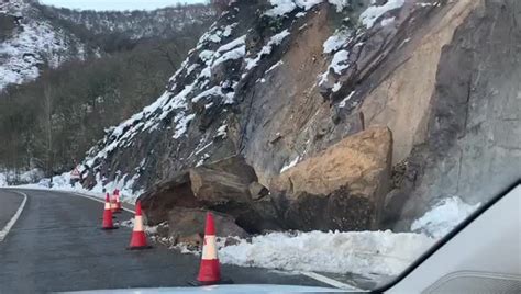 Desprendimiento De Rocas En La Carretera N 621 Leonoticias