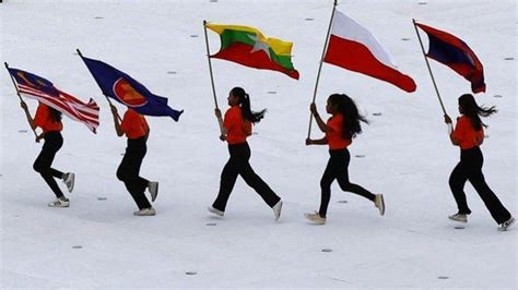 Bendera Merah Putih Terbalik Saat Pre Show Opening Sea Games