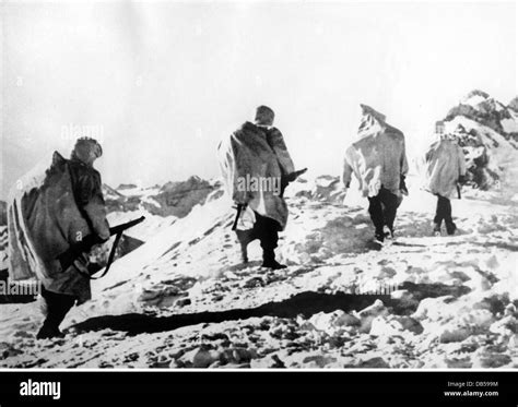 Infantry Wehrmacht Eastern Front Fotos Und Bildmaterial In Hoher