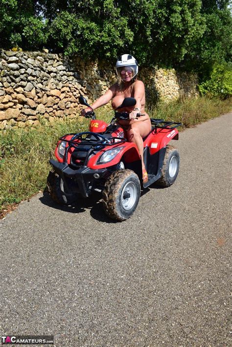Older BBW Nude Chrissy Goes Four Wheeling While Butt Naked In Shades CoedCherry