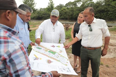 Supervisa Eric Cisneros avances en construcción de parque en carretera