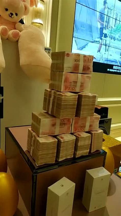 100万现金，已经是不少钱了，堆放在一起看着也不多！ 腾讯视频