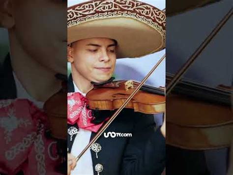 Grupo de mariachis y una marimba tocan tema de Misión Imposible Ve