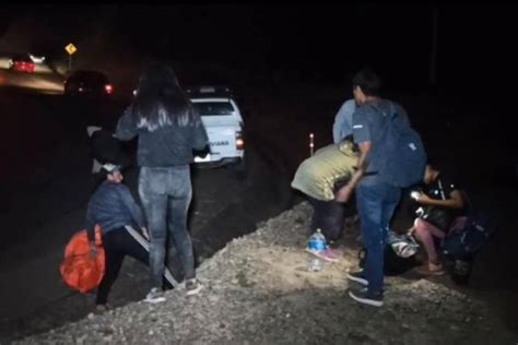 Camioneta se embarranca en la vía Santa Cruz Vallegrande y deja cinco