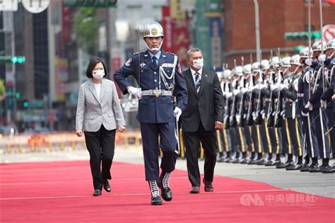 蔡總統軍禮歡迎 吐瓦魯總理拿塔諾：堅守忠誠邦誼[影] 政治 中央社 Cna