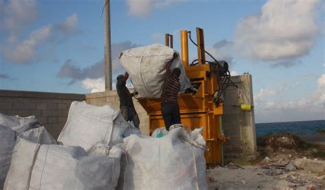 Construyendo un Nuevo Rumbo Instalan compactadora de residuos sólidos