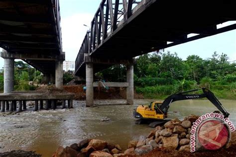 PU Jembatan Comal Beroperasi Normal Desember ANTARA News