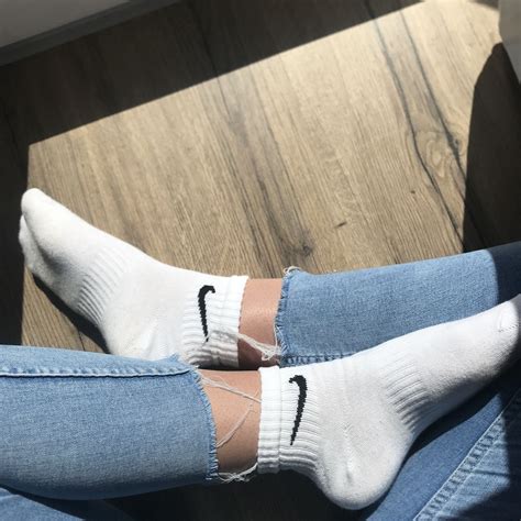 Pin Von Justin Auf Socks Weibliche Füße Sneaker Socken Mode Für Frauen