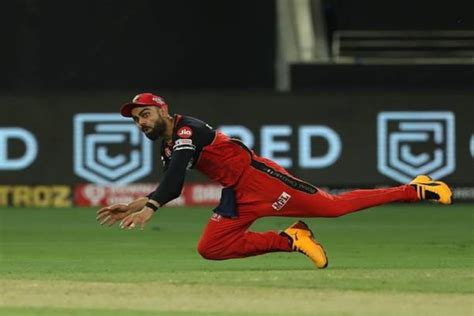 IPL 2021: Virat Kohli Gets Hit Under the Eye, Resumes Fielding Shortly ...