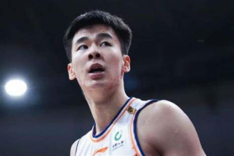 郭昊文落选nba发展联盟选秀，他能够救驾连败之中的上海男篮吗篮球中国球员外线球员