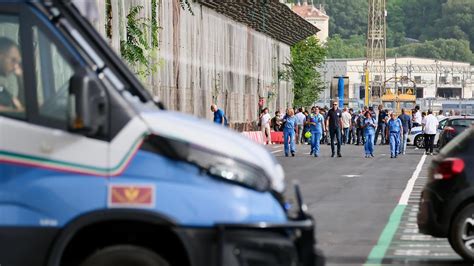 Sgombero Del Silos Di Trieste In Corso I Migranti Della Rotta