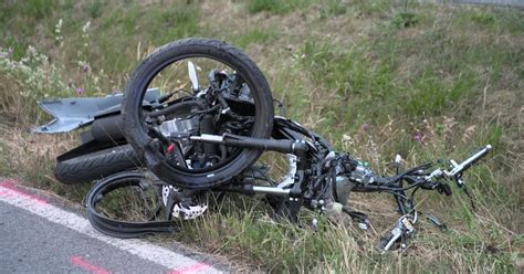 Motorradfahrer Stirbt Nach Unfall Noch An Unfallort