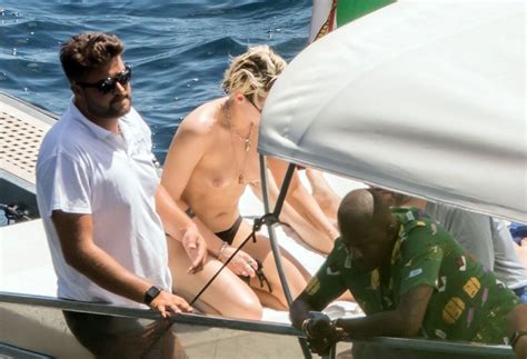 Kristen Stewart Nude At The Amalfi Coast 14 Pics The Fappening